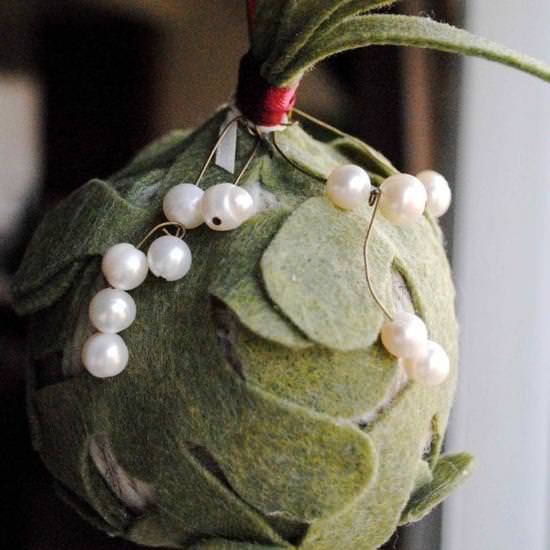 5581-mistletoe-pomander.jpg