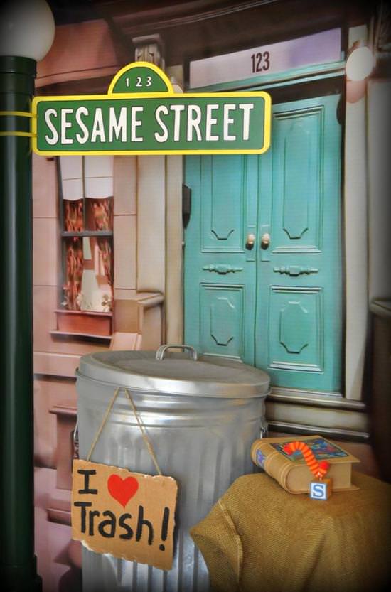 tip-sesame-street-stoop-backdrop-image-1.jpg