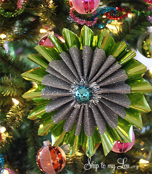 wrapping paper medalion ornament