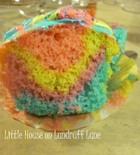 tie die cupcakes