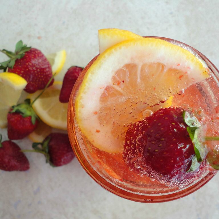 strawberry-lemonade-fizz-1