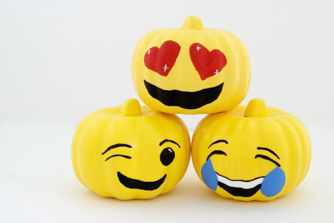 Cute Emoji Pumpkins For Halloween Cute Emoji Pumpkins For Halloween