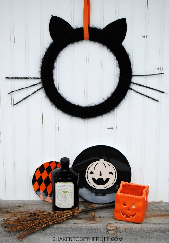 15 Spooky DIY Halloween Wreaths Tip Junkie