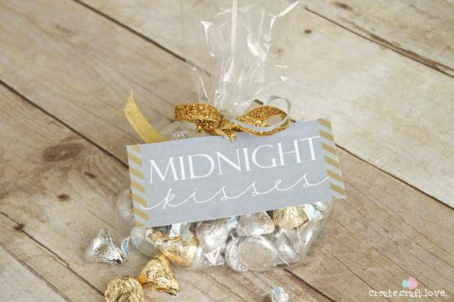 10 Party Favors for New Year\'s Eve | Tip Junkie 10 Party Favors for New Year\'s Eve | Tip Junkie