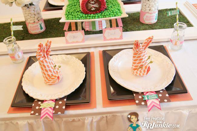Place Settings for Easter Sunday ~ Photo by TipJunkie.com Place Settings for Easter Sunday ~ Photo by TipJunkie.com