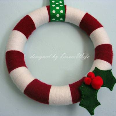 Christmas Holly Yarn Wreath Tutorial