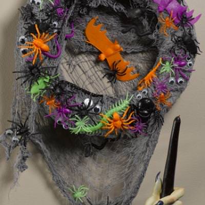 Creepy Crawly Halloween Wreath