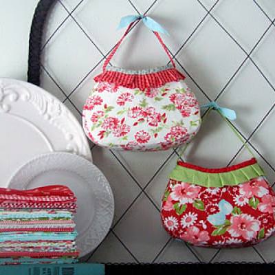 Girl's Party Purse {Free Pattern}