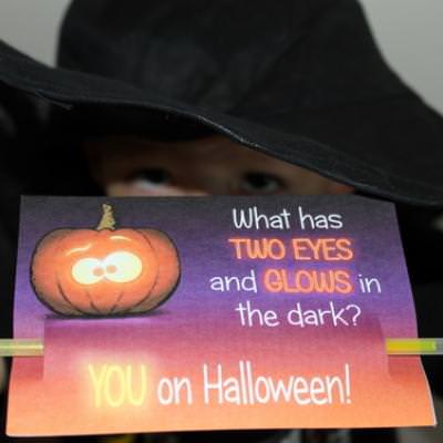 A GLOW-ing Halloween Favor